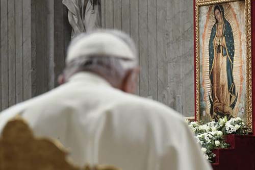 In preghiera per il Papa