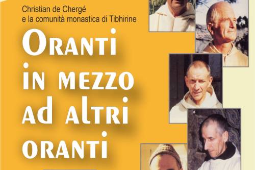 Oranti in mezzo ad altri oranti