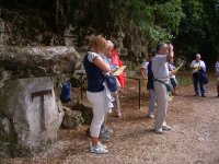 "Pellegrinaggio ad Assisi, gruppo ""Carica del 2002"", 2-3/09/2015. Eremo carceri, consegna del Tau"
