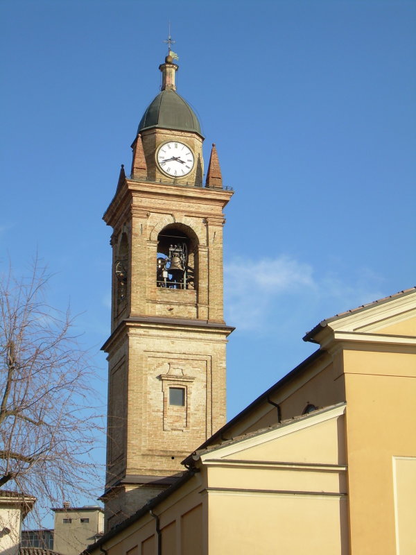Il campanile della Chiesa, lato piazza - Marzo 2011