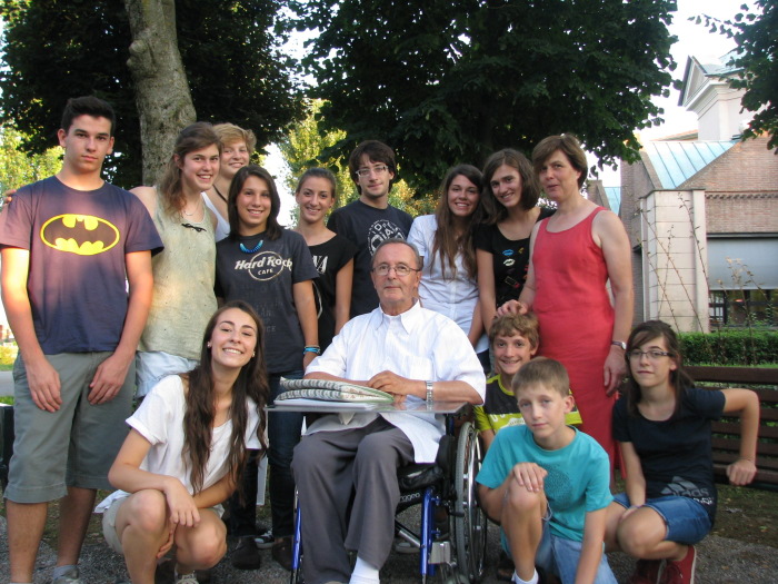 Ragazzi in visita a don Giuseppe, 09/2013