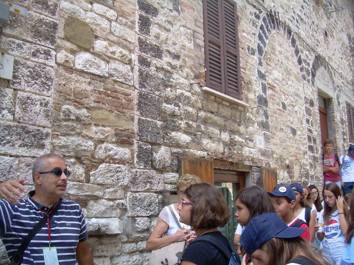 \"Pellegrinaggio ad Assisi, gruppo \"\"Carica del 2002\"\", 2-3/09/2015. La \"\"Mitica e Amata\"\" guida\"