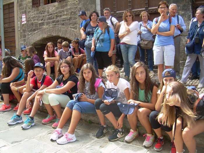 \"Pellegrinaggio ad Assisi, gruppo \"\"Carica del 2002\"\", 2-3/09/2015. Stupiti dalle bellezze di Gubbio\"