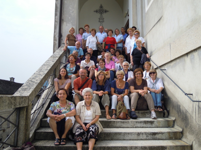 ORTA SAN GIULIO: Il gruppo sullo scalone del Convento Mater Ecclesiae